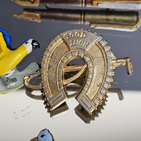 Vintage Collectible Pins Lot Of 6pcs Gambling Parrot Horseshoe Duck Heinz - Picture 3 of 10